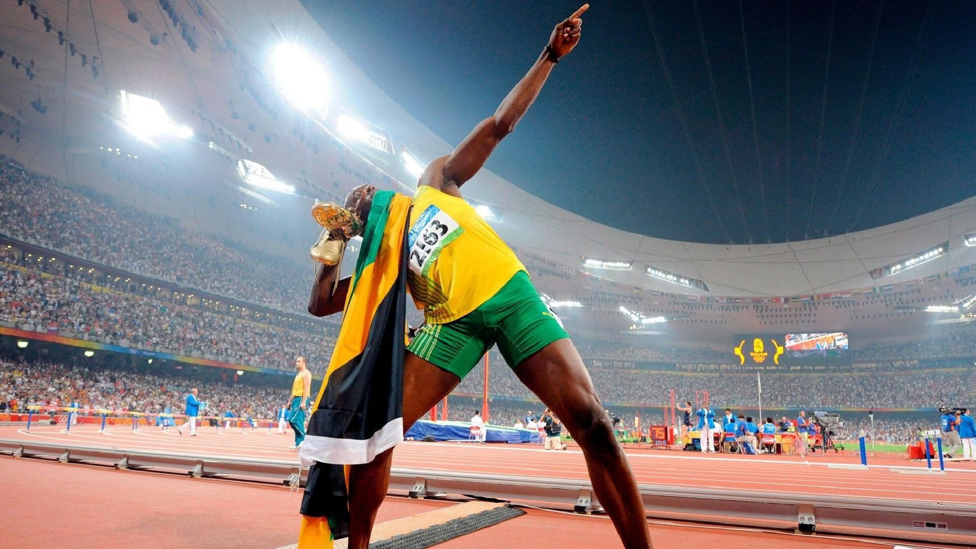 “亚戈·卡尔曼的高效进攻与防守技巧,推动美洲狮队向冠军迈进”